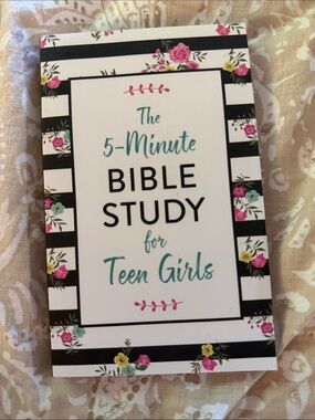 5-Minute Bible Study for Teen Girls - Floral Striped Cover